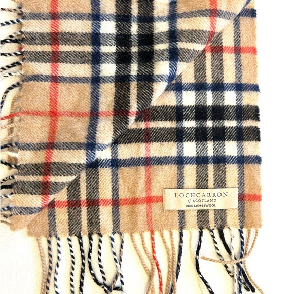 Lochcarron of Scotland Women’s Lambswool Scarf - Picture 9 of 13